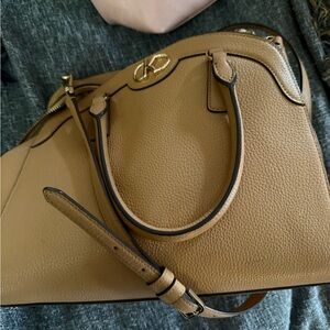 Elegant Tan Leather Handbag